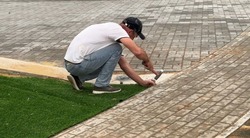 В знаменском парке устраняют ущерб от вандалов