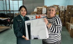 Астраханские таможенники передали в детские соцучреждения игровые приставки