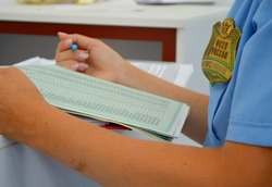 Астраханку оштрафовали за продажу контрафактного шоколада