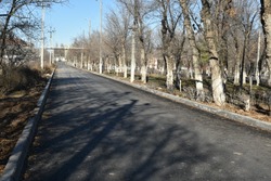 В отдалённом микрорайоне Астрахани отремонтировали дорогу и тротуар