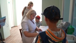 Астраханские врачи начали приём юных жителей Кременского района ЛНР 