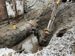 Аварийные работы на центральном водоводе в Астрахани близятся к завершению