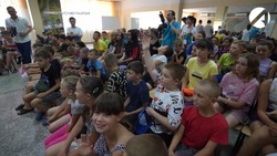С отдыхающими в астраханском лагере школьниками из ЛНР встретился депутат Госдумы