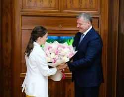 Астраханский губернатор вручил премию «Особенное счастье» родителям и опекунам детей с ОВЗ