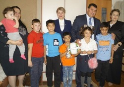 Астраханская семья приняла на воспитание детей-сирот из Донбасса