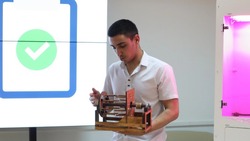 Астраханский школьник собрал макет первого в мире электродвигателя