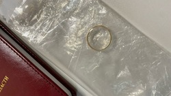 Астраханец украл у своего пожилого отца золотое обручальное кольцо