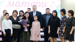 Девять астраханок получили медаль «Материнская слава»
