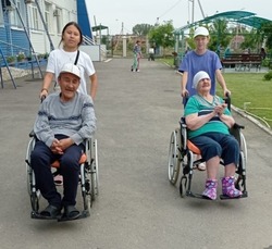 Астраханским пенсионерам предоставляют «внуков на час»