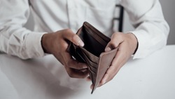 Астраханцам и другим россиянам спишут без суда долги на три миллиарда рублей