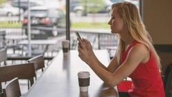 Мошенники пробрались к астраханке в телефон и оформил на неё кредит