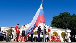 В Астраханском кремле состоялась церемония поднятия государственного флага Российской Федерации