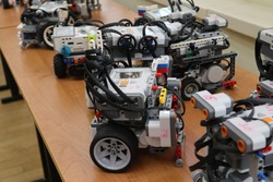 Астраханские школьники соревновались в робототехнике