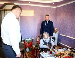  Игорь Бабушкин поздравил со 100-летием жительницу Астрахани