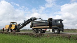 В Икрянинском районе ремонтируют трассу Маячное – Житное – Краса