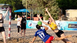«Астраханочка» начала борьбу в чемпионате России по пляжному гандболу