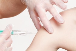 В Астраханскую область для подростков поступило 240 доз вакцины от COVID-19