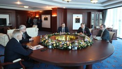 Астраханский губернатор обсудил перспективы строительства контейнеров в регионе