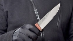 В Камызяке мужчина ранил незнакомца ножом