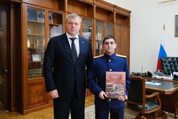Глава региона поздравил астраханского следователя с победой во всероссийском конкурсе