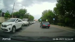 Астраханский лихач поплатится за проезд перед пешеходом