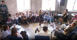 В Астрахани состоялся квартирник юных стендаперов