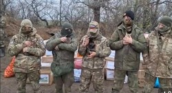 Астраханским бойцам СВО подарили котят