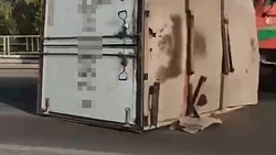 В Астрахани в результате ДТП автомобиль остался без будки