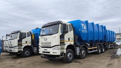 В Астраханской области появилось 10 новых машин для вывоза мусора