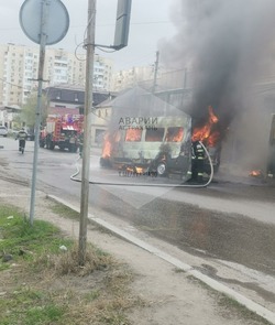 В Астрахани на улице Моздокской загорелась «Газель»