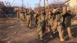 Украинские солдаты воюют под прицелом заградотрядов националистов