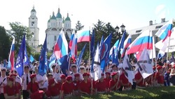 Сплочённость и единство: в Астрахани родную страну сегодня чествовали дети и взрослые
