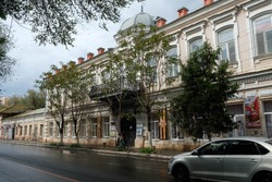 Безопасный путь к знаниям: в Астрахани ремонтируют улицы по нацпроекту