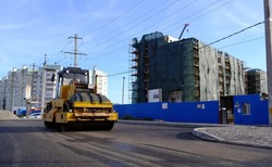 В Астрахани благоустраивают дорогу к новой поликлинике