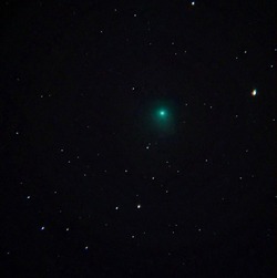 Астраханец сфотографировал комету с балкона