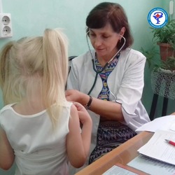 Мобильная поликлиника приедет к детям из Енотаевки и Кировского