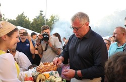 В День рыбака для астраханцев приготовили свыше 1000 литров фирменной ухи