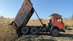 В Астрахани выявили факт загрязнения почвы отходами
