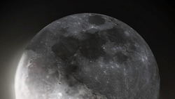 Астраханка запечатлела полёт МКС вдоль терминатора на Луне