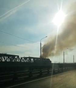 Из-за тления здания в Астрахани может пахнуть гарью