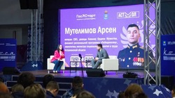 Ветеран СВО обсудил с астраханской молодёжью сохранение исторической памяти