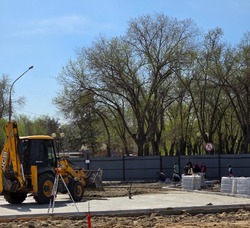 В Астрахани продолжается подготовка к установке стелы «Город трудовой доблести»