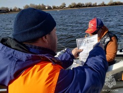 Астраханцев призывают быть осторожными на воде