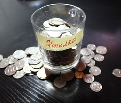 Больше половины астраханцев делают накопления