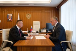 Игорь Бабушкин обсудил с главой Минстроя РФ переселение астраханцев из ветхого жилья