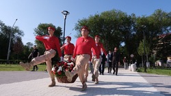 Астраханцы возложили цветы к местам воинской славы