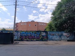 На пустыре в Театральном переулке появится спортплощадка