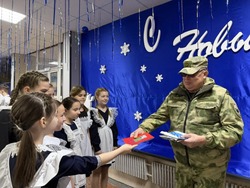 Ветераны Росгвардии доставили из Астрахани новогодние подарки запорожским детям