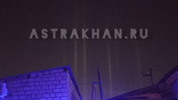 Световые столбы украсили небо Астрахани