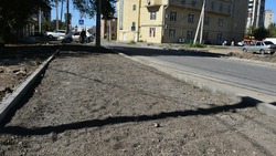 В Астрахани на улице Зелёной ремонтируют тротуары